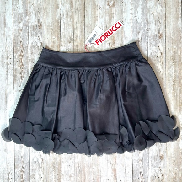 Fiorucci NOS (Deadstock) Vintage Black Mini Skirt with Playful Petal Hem Size 6 - Picture 3 of 12